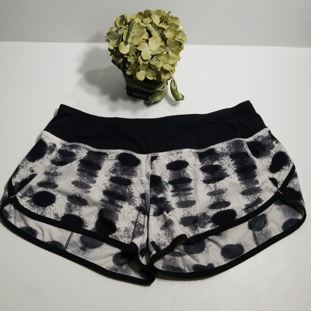 Lululemon Speed Shorts Seaside Dot Size 8
